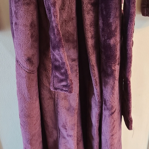 UGG Purple Plush Robe - Picture 3 of 6